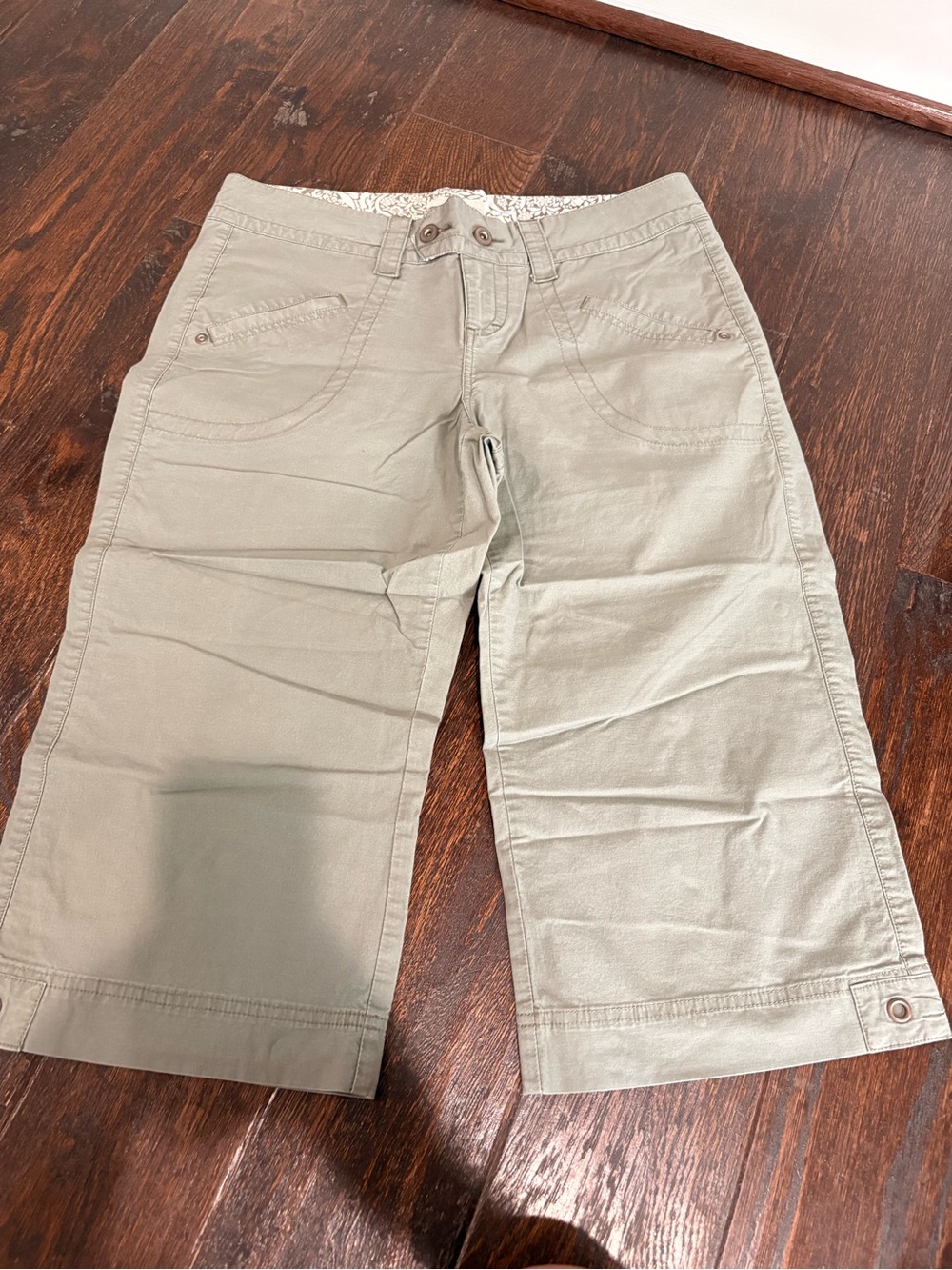 So Wear It Declare It Olive Green Mid-Rise Capris